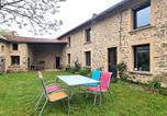 Location vacances  Loire - Spacieuse ferme rénovée avec jardin, cheminée et jeux pour enfants, charges incluses à la campagne - Fr-1-496-318-3