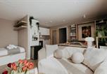 Location vacances Gare de Poole - Saturn Studio by Navie Stays-2