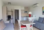 Location vacances Gare SNCF de Saint-Raphaël Valescure - Appartement 2 Pièces avec Balcon, Climatisé, Proche Plage et Centre-Ville - Fr-1-466a-2-1