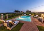 Location vacances Capannori - Fattoria Camigliano, Luxury Farmhouse with Pool inside a Wine Estate-2