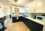 Location vacances Southend-on-Sea - 2 Bedroom Apartment with Garden, Close to Beach-2