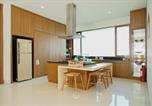 Location vacances Bandung - Hikari Hill View Villa 7 Bedrooms With a Private Swimming Pool and a Billiard Table-4