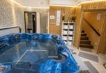 Location vacances Szada - Villa X Budapest with Private Jacuzzi and Sauna-3