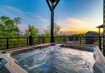 Location vacances Sevierville - Halle Beary by Avantstay Indoor Pool Hot Tub Sunset Views-4