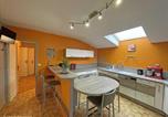 Location vacances Ceaucé - Maison de charme en granit avec jardin clos, tout inclus, près de Domfront - Fr-1-497-190-3