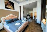 Location vacances Peterhof - Apartment Paris-1