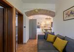 Location vacances Monteroni d'Arbia - Stunning Apartment In Ville Di Corsano-3