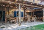 Hôtel Rouvres-en-Xaintois - Chambre Bleue confortable à la ferme avec petit-déjeuner - Fr-1-589-748-4