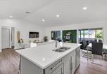 Location vacances Hollywood - Lakefront 4br w Hot Tub Sleeps 12-4