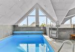 Location vacances Nørre Lyngvig - 8 Bedroom Amazing Home In Ringkøbing-2