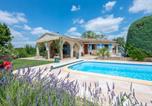 Location vacances Saint-Geniès-de-Malgoirès - Villa Vignes-1