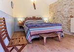 Hôtel Le Gâvre - Chambre rustique avec lit king-size, cheminée, petit-déjeuner et équipements pour enfants à Bouvron - Fr-1-306-1249-3
