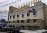 Hôtel Brooklyn - Days Inn by Wyndham Brooklyn Marine Park-1