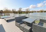 Location vacances Woodhall Spa - Indulgence Fishing Lodge with Private Hot Tub-2
