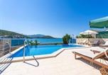 Location vacances Janjina - Beachfront Apartment house Hon with pool-2