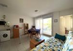 Location vacances Vaux-sur-Mer - Vaux-sur-Mer : Appartement avec piscine et balcon - Fr-1-738-39-4