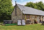 Location vacances  Mayenne - Stunning Home In Fougerolles Du Plessis-1