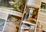 Hôtel Etusson - Les 15 Chenes Chambres d hôtes, parc arboré de 5000 m2 à 20km du Puydufou Une suite familiale et 3 chambres doubles-4