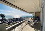 Location vacances Sea View - Luxurious beach penthouse in the heart of Humewood-3