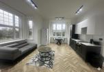 Location vacances Horley - Dippen Hall Signature Apartment - Minutes From Gatwick Airport-1