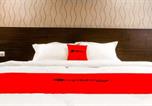 Location vacances Bandung - Reddoorz Plus @ Dipatiukur-1