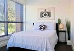 Location vacances Coquitlam - Downtown Townhouse Free Parking near Skytrain-3