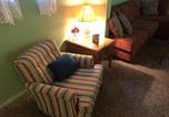 Location vacances Norfolk - Rustic Beach Front Basement Apt, Pet Friendly Wi-Fi apts-2
