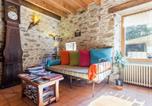 Hôtel Le Gâvre - Chambre rustique avec lit king-size, cheminée, petit-déjeuner et équipements pour enfants à Bouvron - Fr-1-306-1249-4