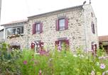Location vacances Villeneuve-d'Allier - Charmant gîte rénové, 3 chambres, cheminée, terrasse et jardin, proche Brioude et sites touristiques. - Fr-1-582-231-1