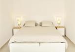 Location vacances Cunit - Casa familiar luminosa con piscina, cerca de la playa y parques, ideal para 6 personas en Cubelles - Es-332-5-2