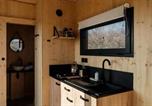Location vacances  Aisne - Richecourt - Parcel Tiny House - Tiny House 2 vue lac en Picardie Mae-3503-3