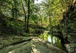 Location vacances Loro Ciuffenna - 1800s Stone House With Hot Tub And River Access-2