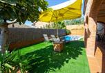 Location vacances Pineda de Mar - Catalunya Casas Cozy beach town villa for 8 - no car necessary!-4