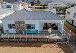 Location vacances Kleinmond - 78 Beach Road Oceanfront Cottage Splash Pool Sea Views-3