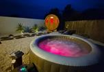 Location vacances Ginestas - Villa Avec Piscine Spa Et Sauna-1