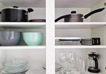 Location vacances  Gare de Norwich - Budget studio apartment ensuite shower & parking-4