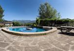 Location vacances Pieve Fosciana - Comfortable house with pool in Castelnuovo di Garfagnana-2