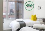 Location vacances Kings Langley - Aisiki Living at Upton Road, Multiple 1, 2, or 3-Bedroom Apartments, King or Twin Beds with Free Wifi & Parking Space-2