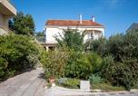 Location vacances Aéroport de Zadar - Apartments by the sea Sukosan, Zadar - 5863-1