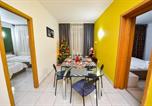 Location vacances  Musee du Village Bucarest - The Lincoln Suites - Central Shabbat Friendly Apartments-2