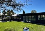Location vacances Barry - Little Woodlands Chalet with Private Garden & Hot Tub-1