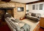 Location vacances Winchester - Historic 3-Bed Cottage with Garden in Hursley-1