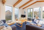 Location vacances Cowes - The Deck House - Seafront Upside-Down House with Solent Views, Gurnard-4