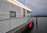 Hôtel Mecklembourg-Poméranie - Hausboot Rosi im Hafen in Ribnitz-Damgarten-2