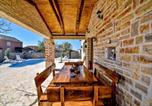 Location vacances  Croatie - Haus-Anita-2-mit-Pool-fur-8-Personen-3