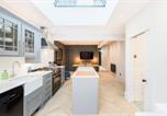 Location vacances  Gare de Cheltenham - Cheltenham Superb 2 Bed Townhouse, The Suffolks-4