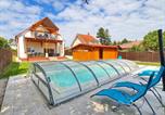 Location vacances Gyenesdiás - Holiday home Mathion with heated Pool - Biro Tours nr 73-4