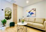 Location vacances Canmore - Joe's Contemporary 2 King Bedrooms Vacation Home in Canmore-1