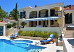 Location vacances Dubrovačko-Neretvanska - Beachfront Villa Gradina-2