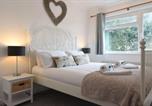 Location vacances Gare de Fareham - Air Maison - Alverstoke Manor - Family Home-1